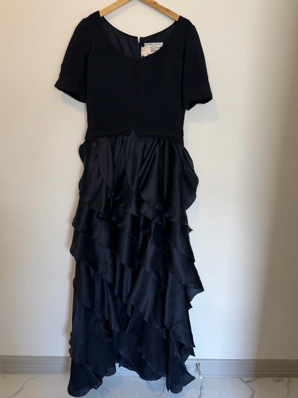 Carolina Herrera 100% Silk Navy Tiered Ruffle Evening Dress Pleated Bodice 12 - Picture 2 of 11